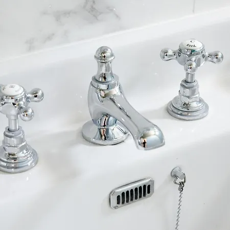 La Renaissance 2* Asnières-sur-Oise