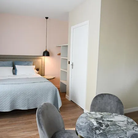 La Renaissance Inn Asnieres-sur-Oise