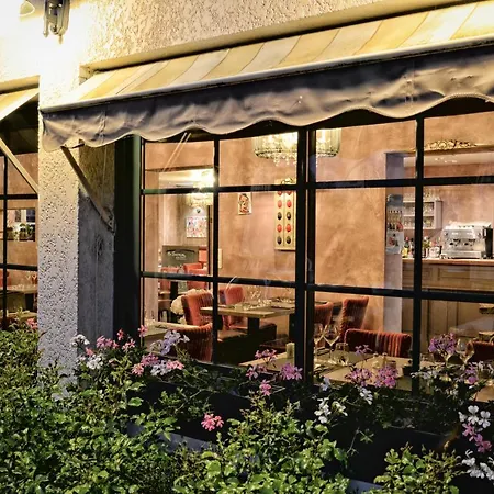 La Renaissance Inn 3*
