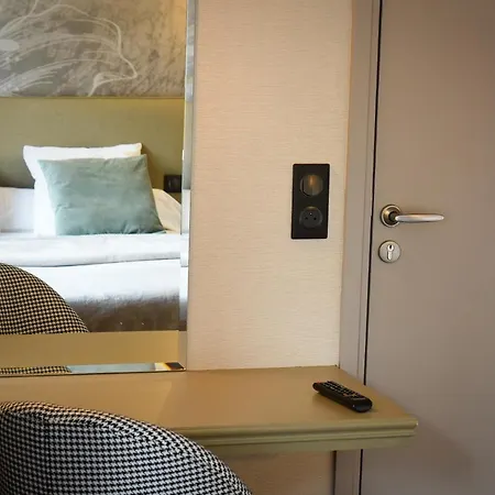 La Renaissance Inn 2*