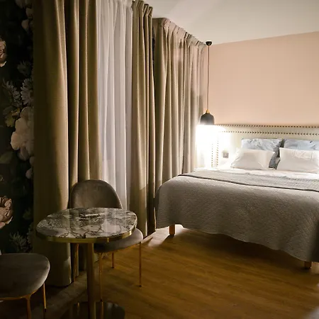 Inn La Renaissance 2*